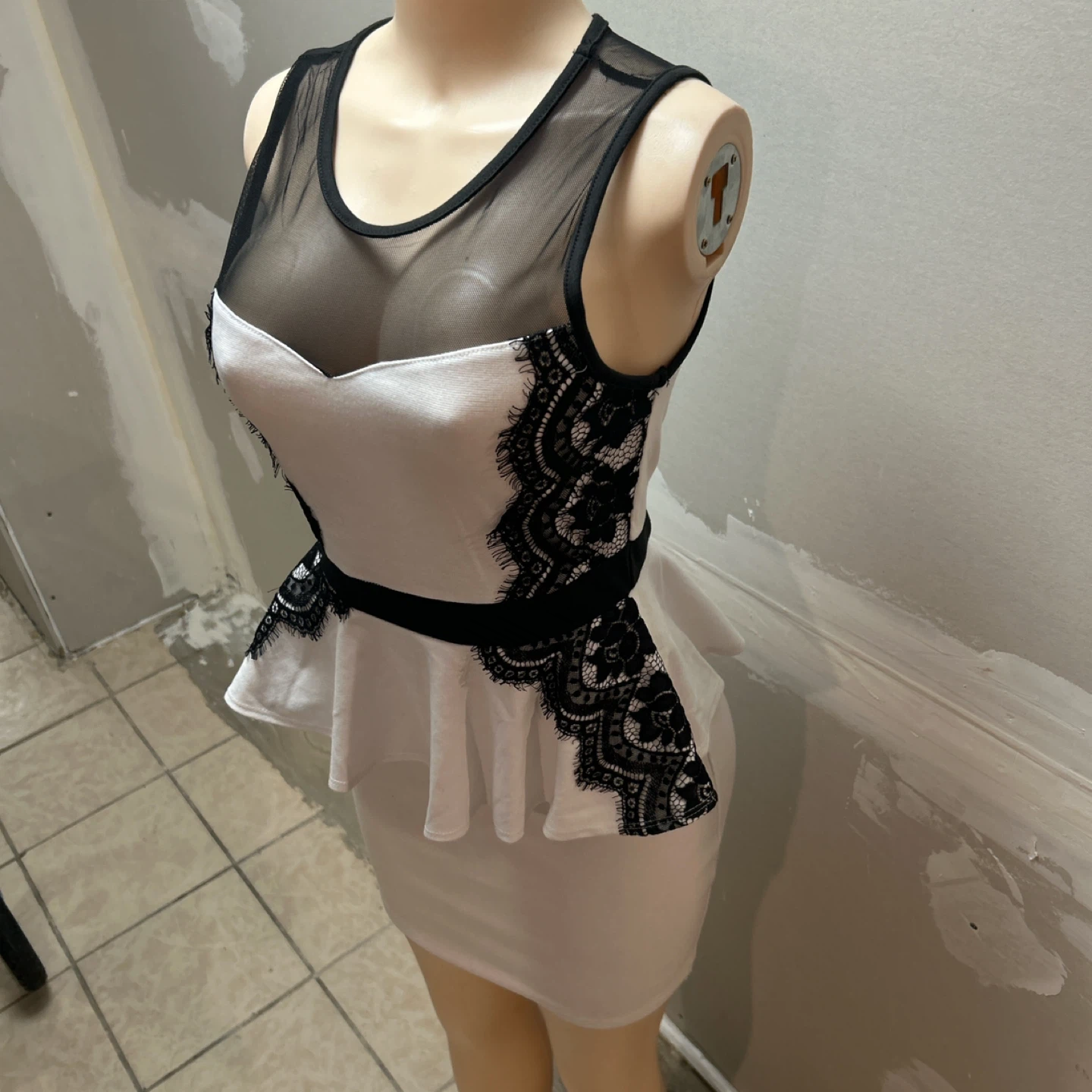 Women's White & Black Lace Peplum Dress - Medium