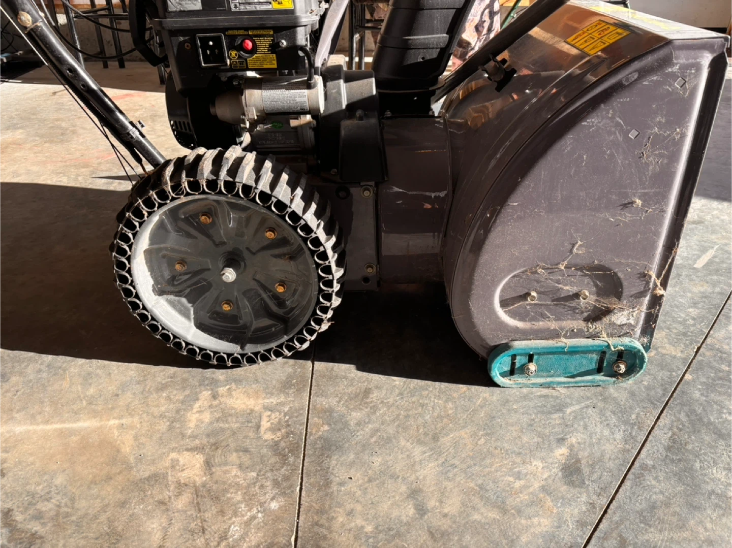 Yardworks 24" Snowblower - photo 5