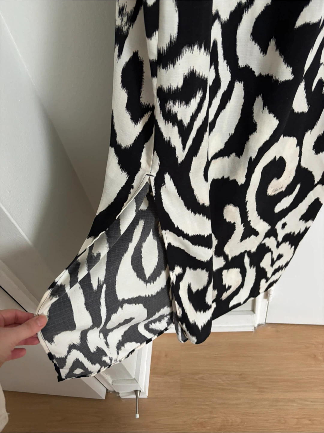 H&M Black & White Print Slip Dress - Size M - photo 3