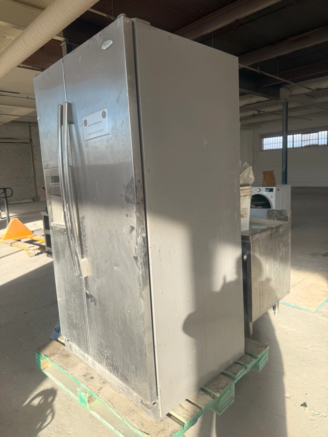 GE Side-by-Side Refrigerator with Water and Ice Dispenser - photo 3