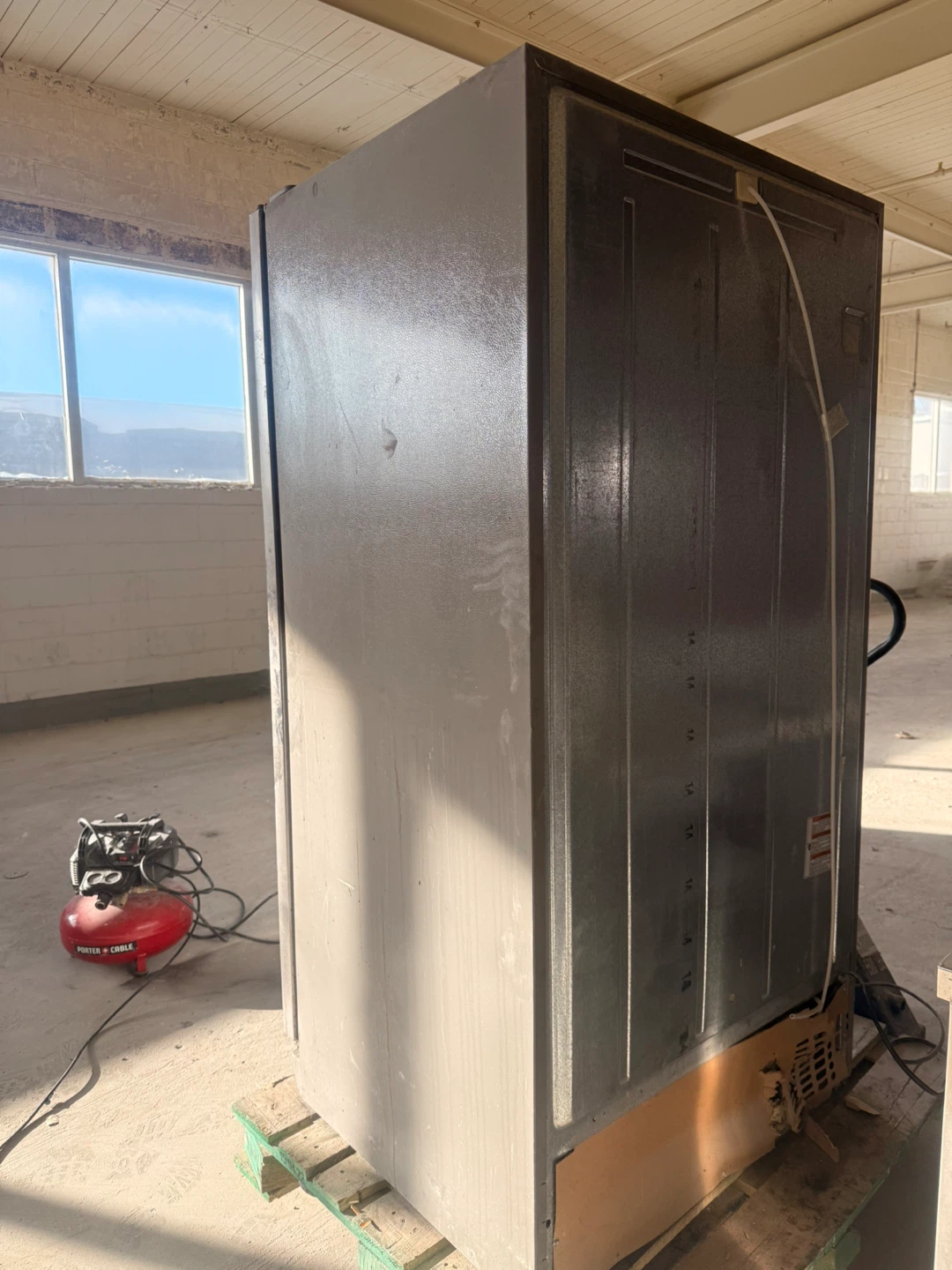 GE Side-by-Side Refrigerator with Water and Ice Dispenser - photo 4