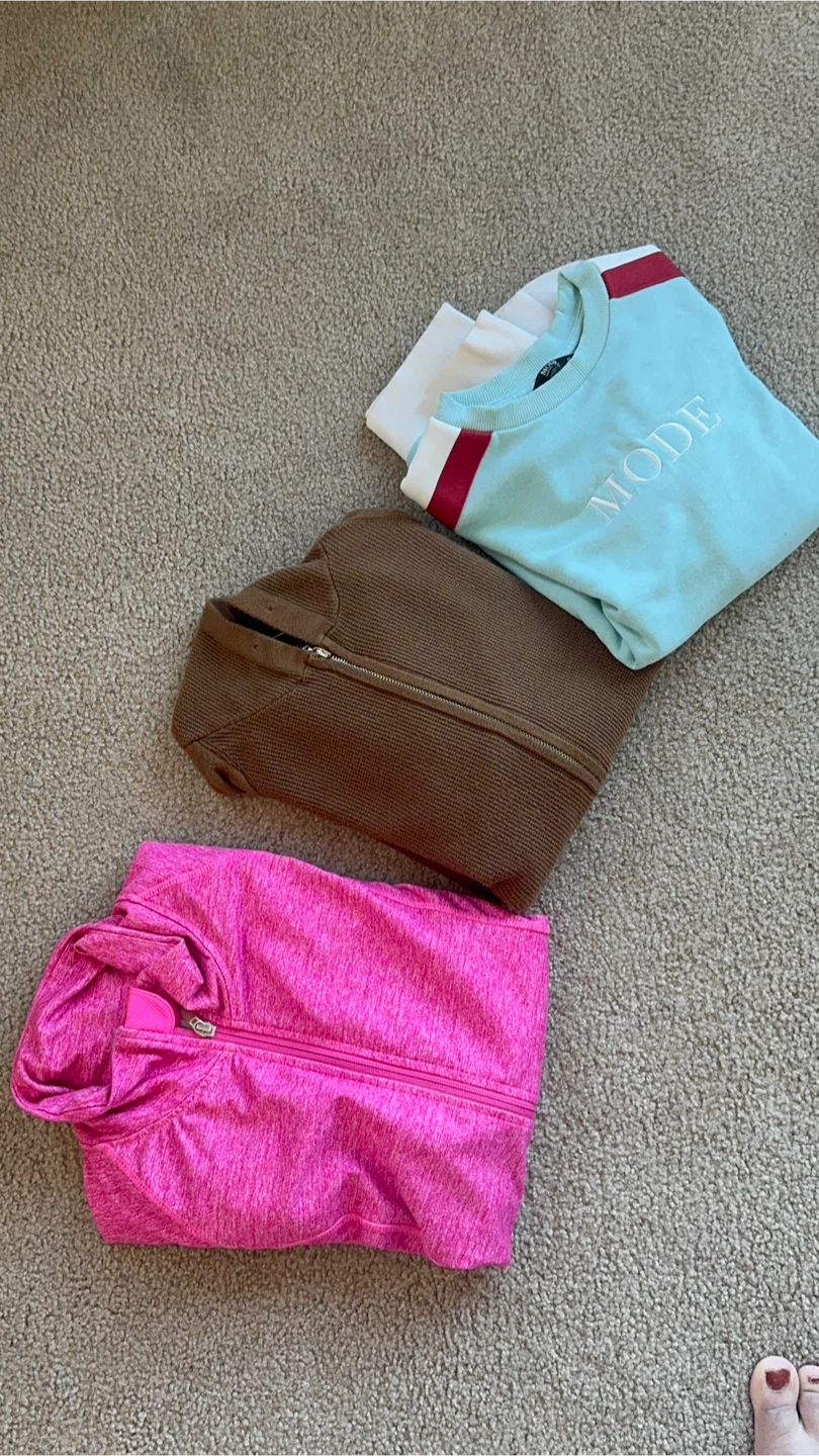 Bundle of 3 Women's sweaters - photo 2