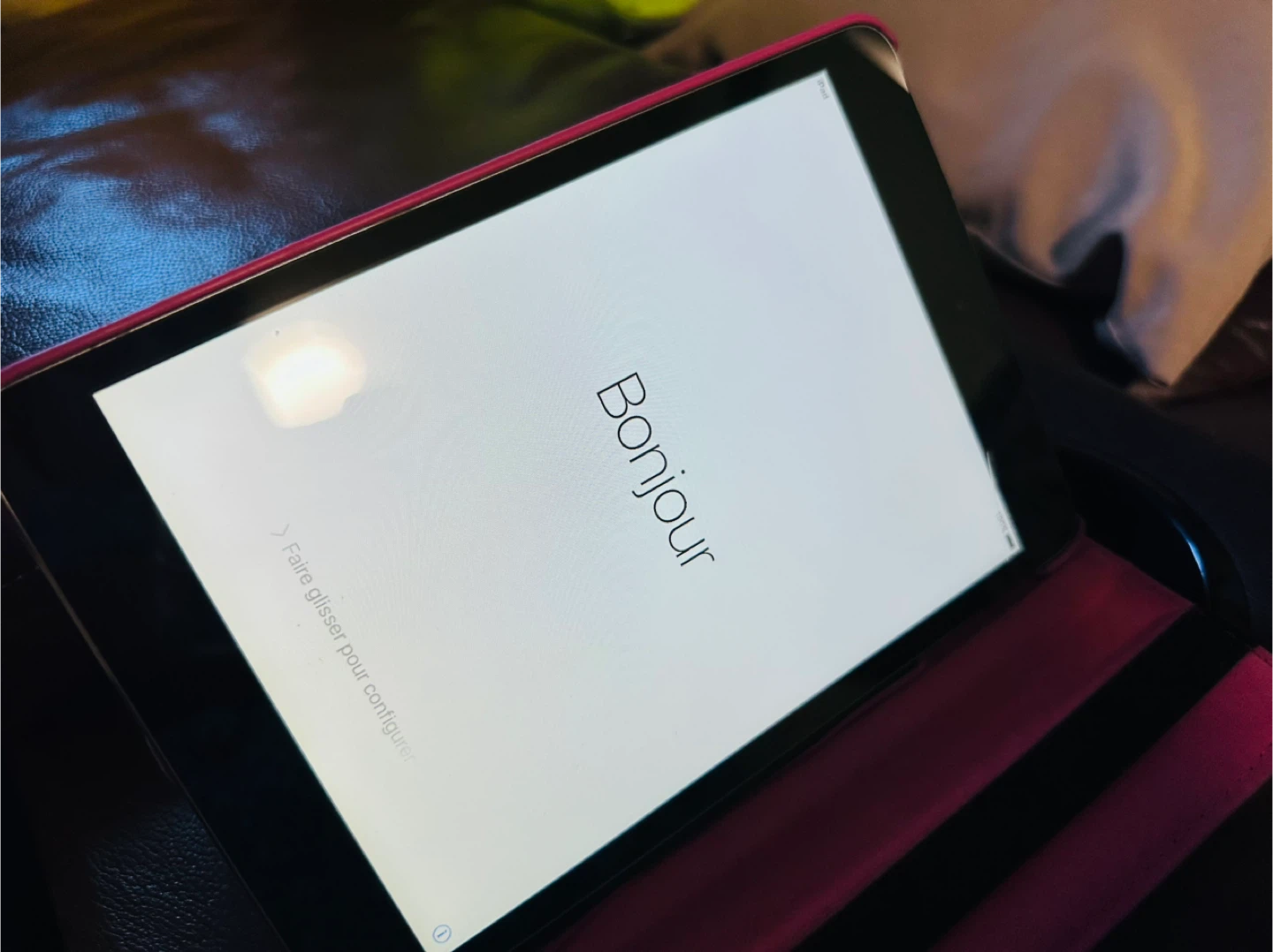 Apple iPad Tablet 2nd generation - photo 2