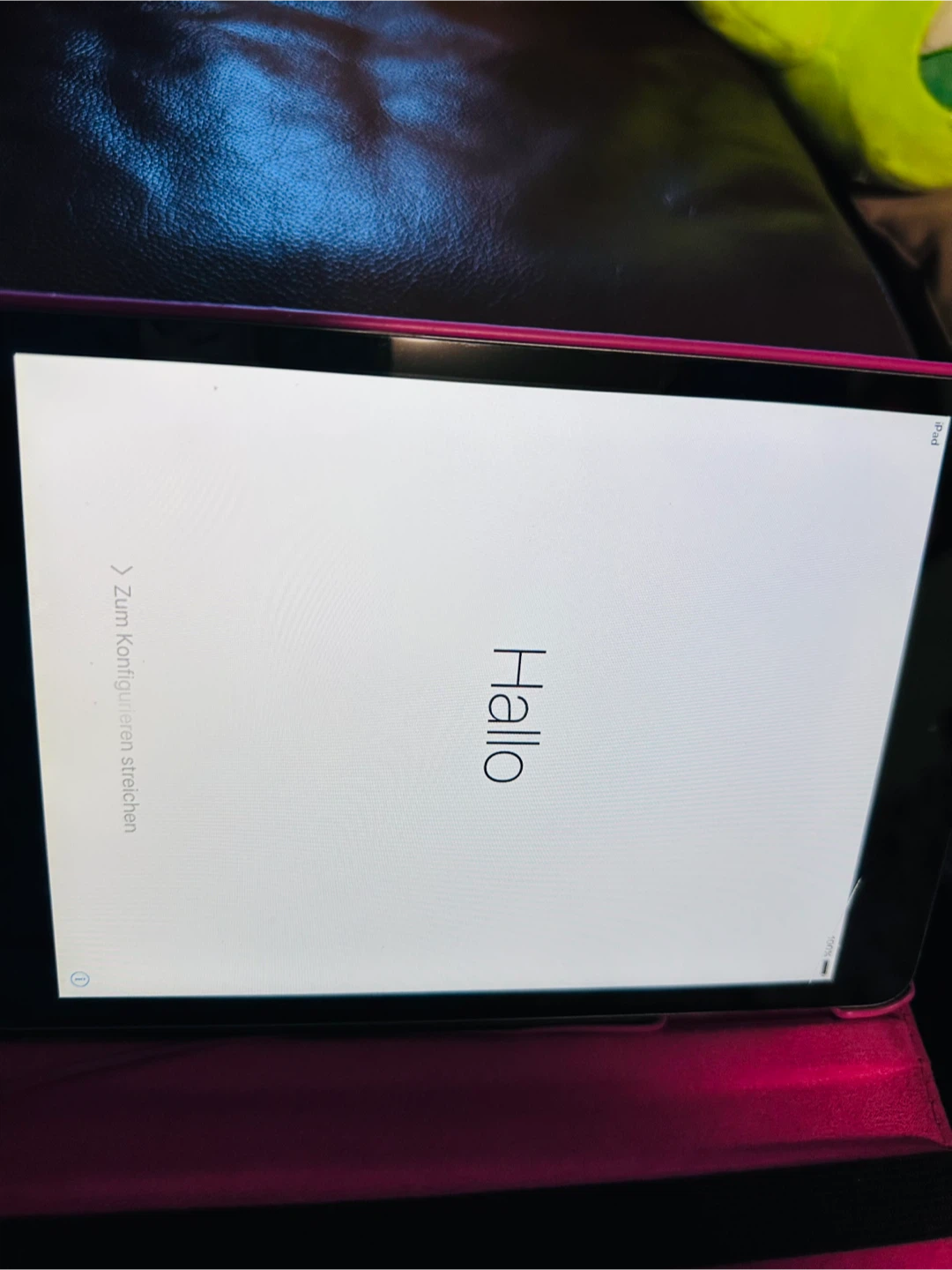Apple iPad Tablet 2nd generation - photo 3