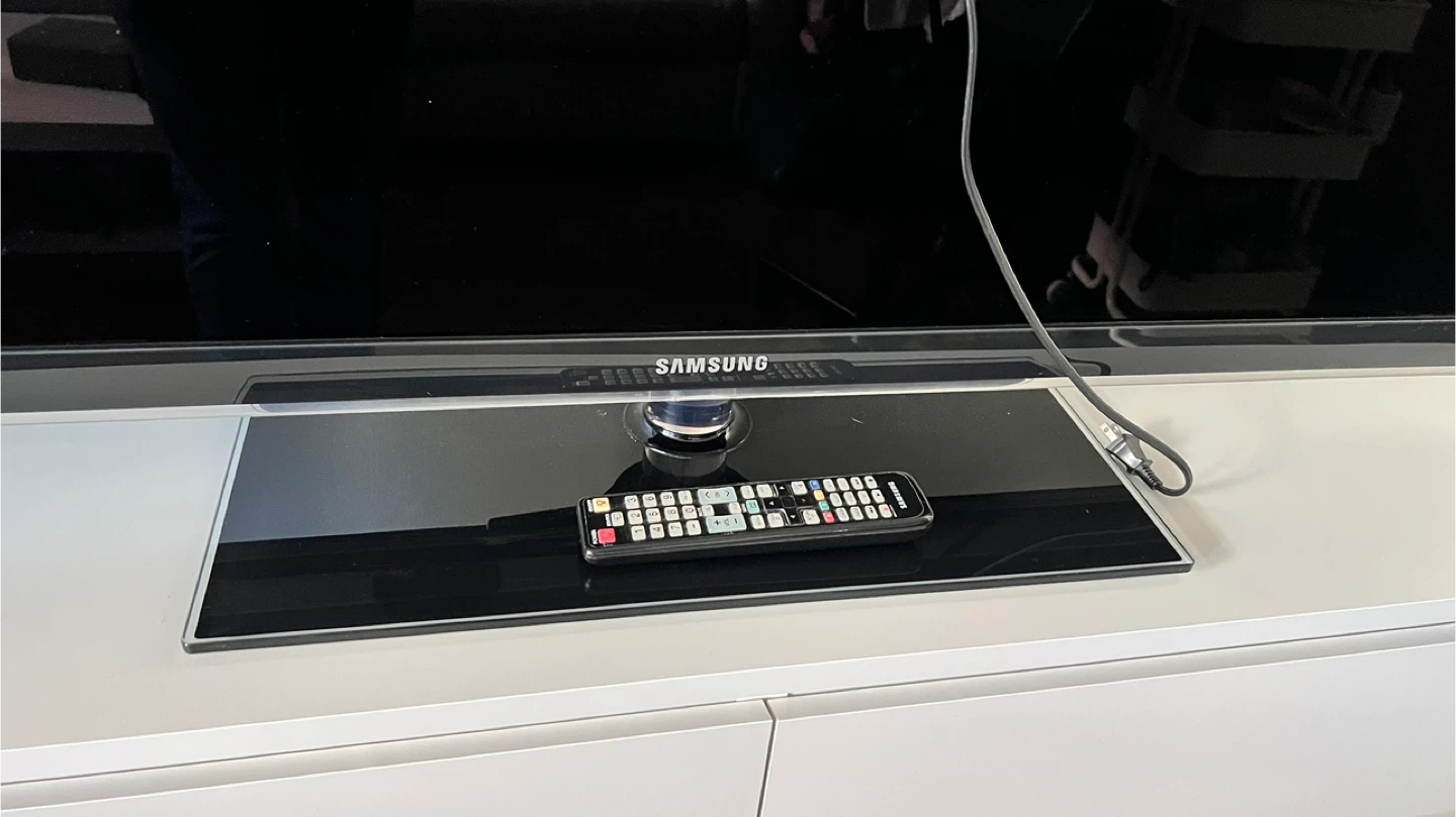 55” Samsung TV with Remote - photo 3