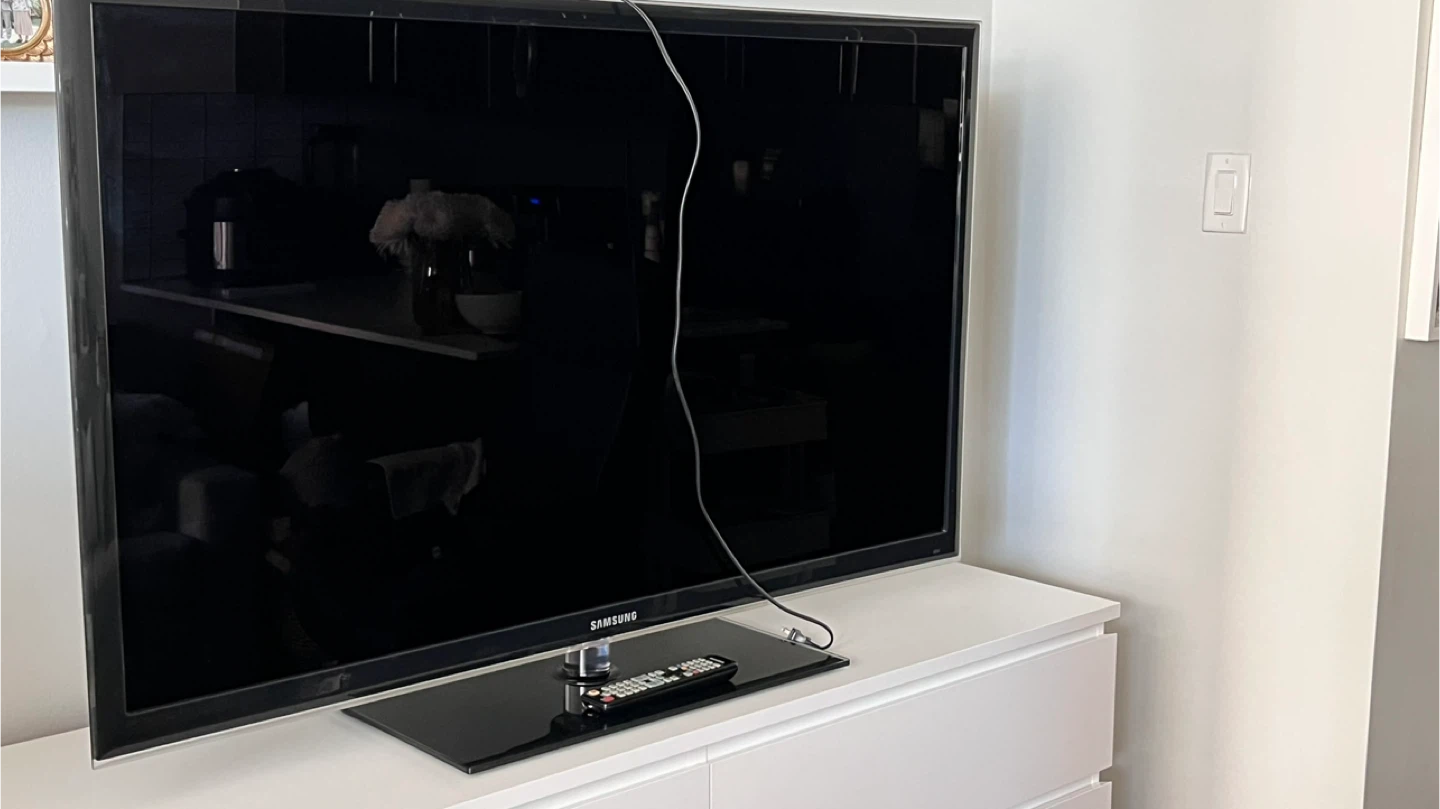 55” Samsung TV with Remote