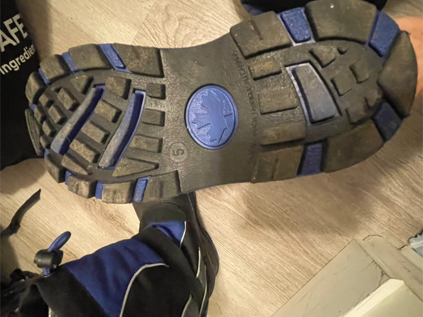 Kamik Winter Boots Size 5 - photo 2