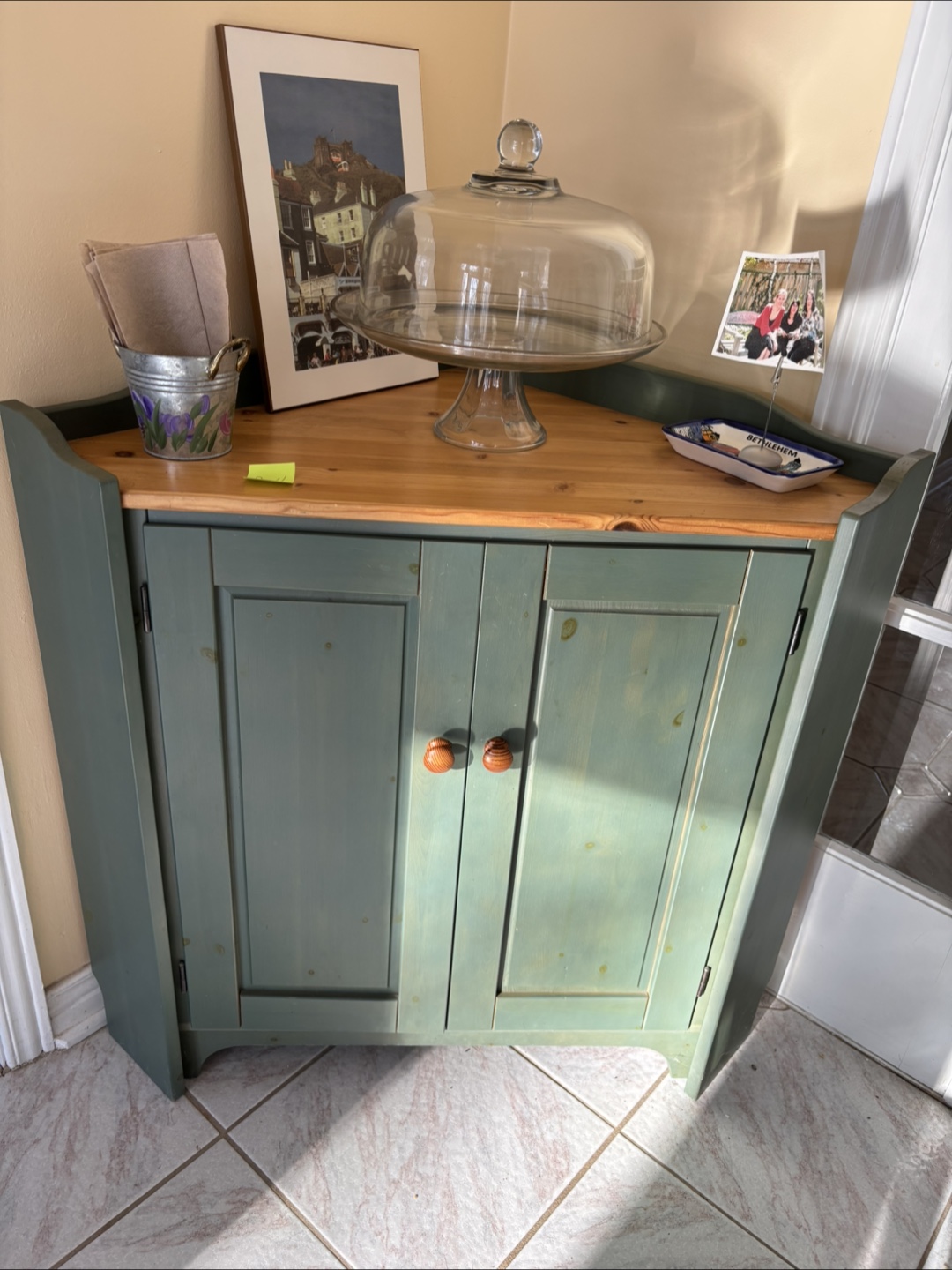 Corner Cabinet with Double Doors