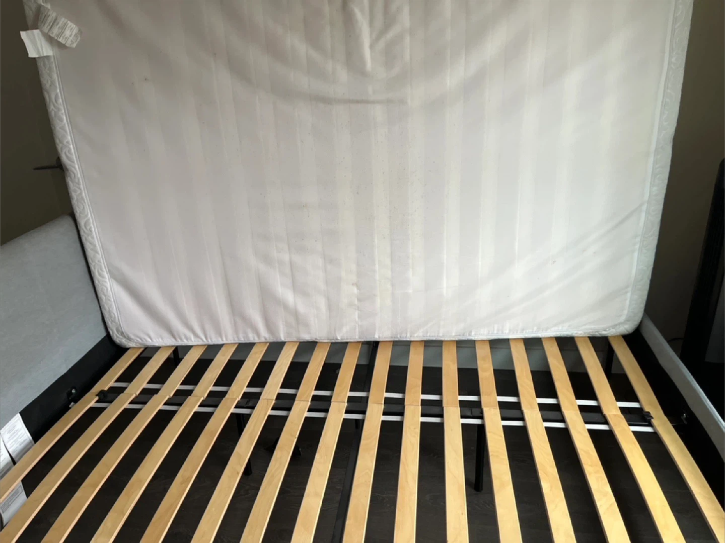 Queen Size Bed Frame with Mattress - photo 3