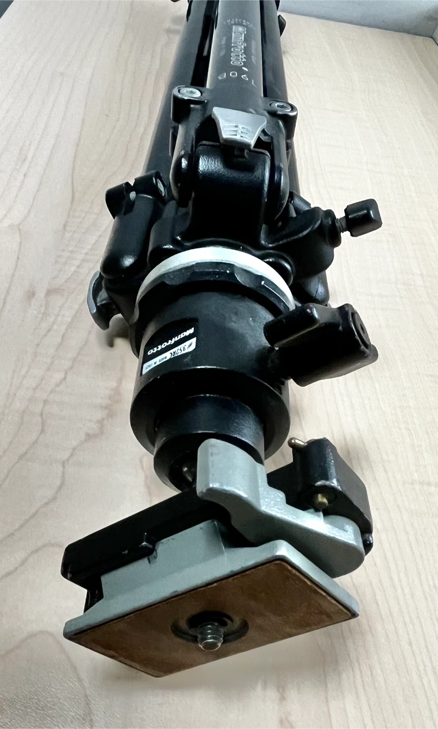 Manfrotto 190B Tripod - photo 3