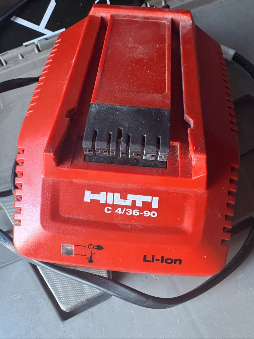 Hilti C 4/36-90 Li-ion Battery Charger - photo 2