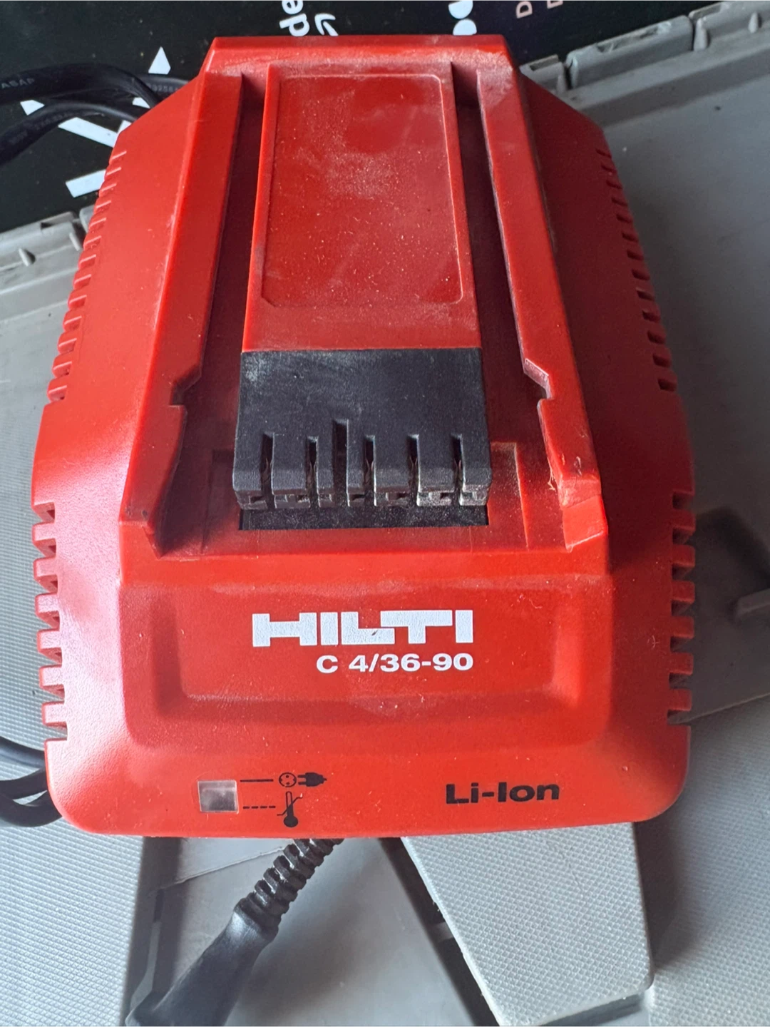 Hilti C 4/36-90 Li-ion Battery Charger - photo 3