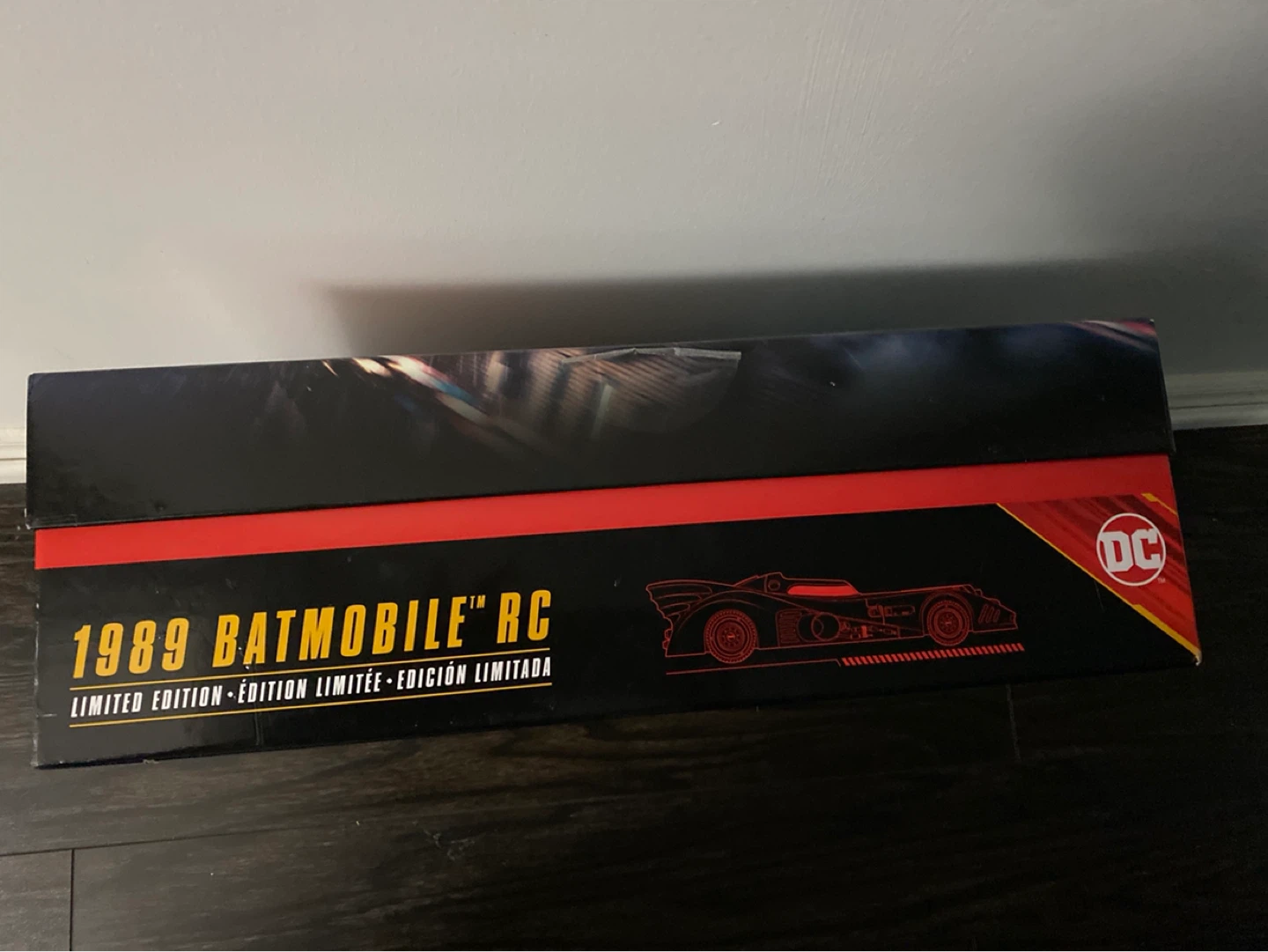 1989 Batmobile RC, collectors item Batcave Chargeable Base - photo 2