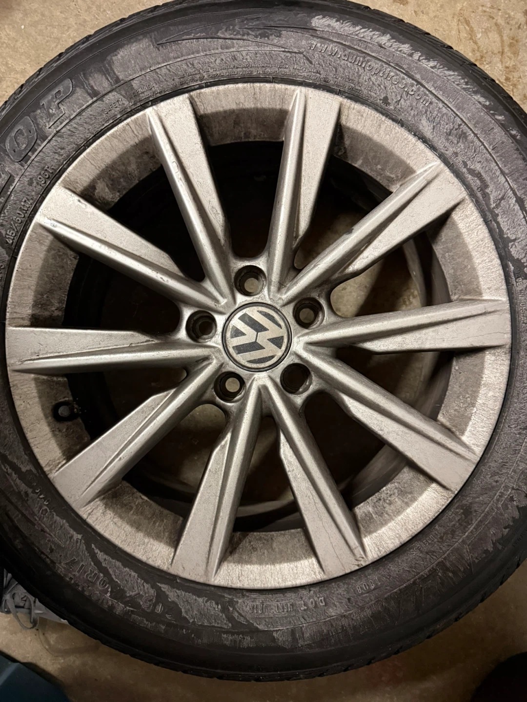 Volkswagen 17-inch "Philadelphia" alloy wheel 5/112