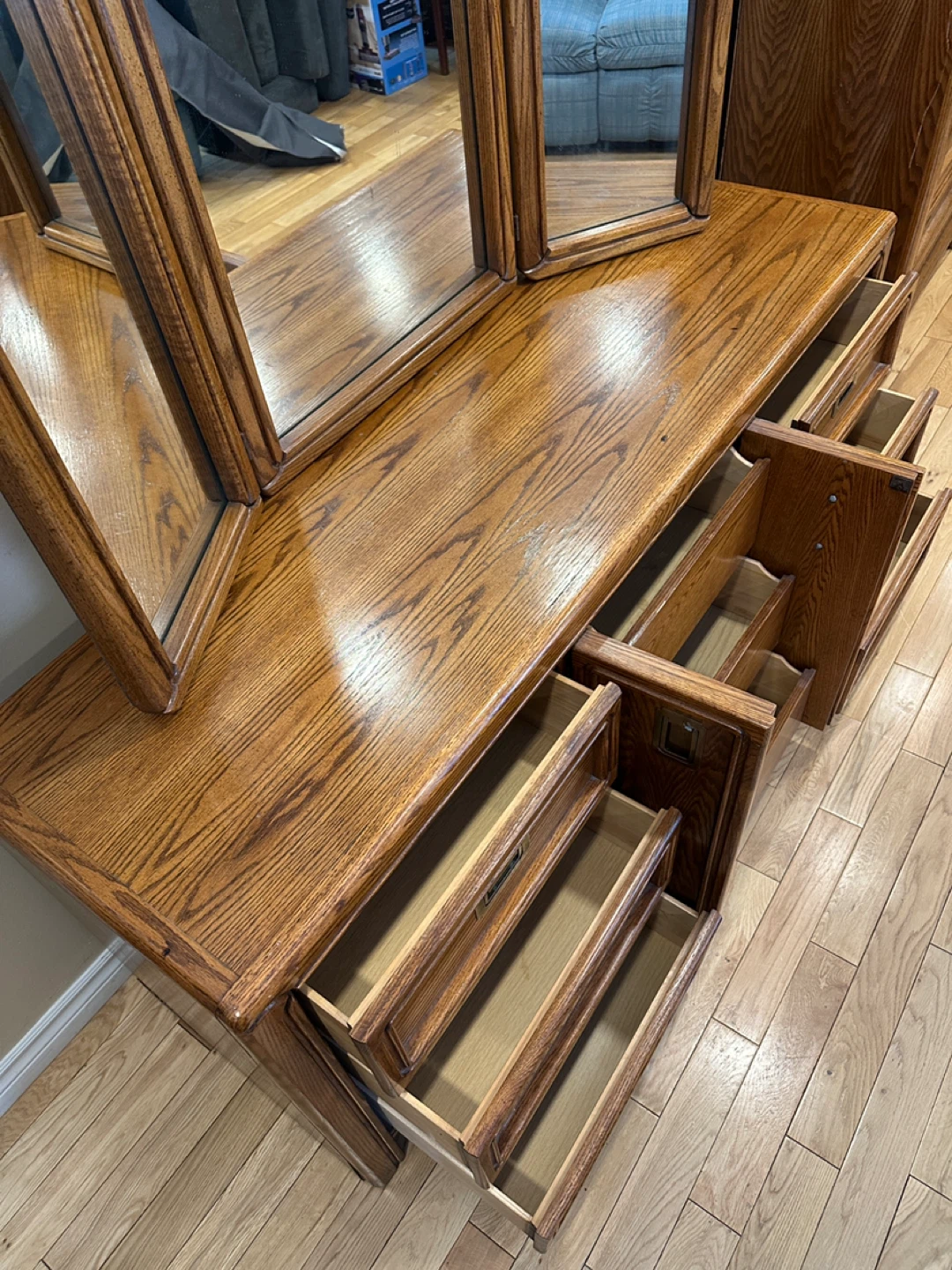 Vintage Oak Dresser w/ Triple Mirror (CAN DELIVER) - photo 5