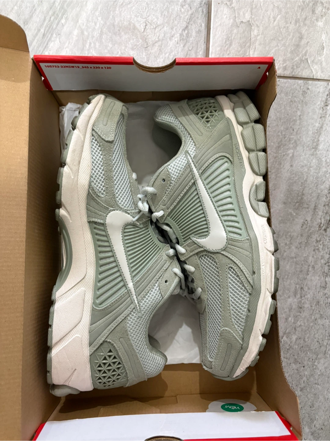 Nike Zoom Vomero 5 Men's Running Shoes Size 11.5 - photo 3