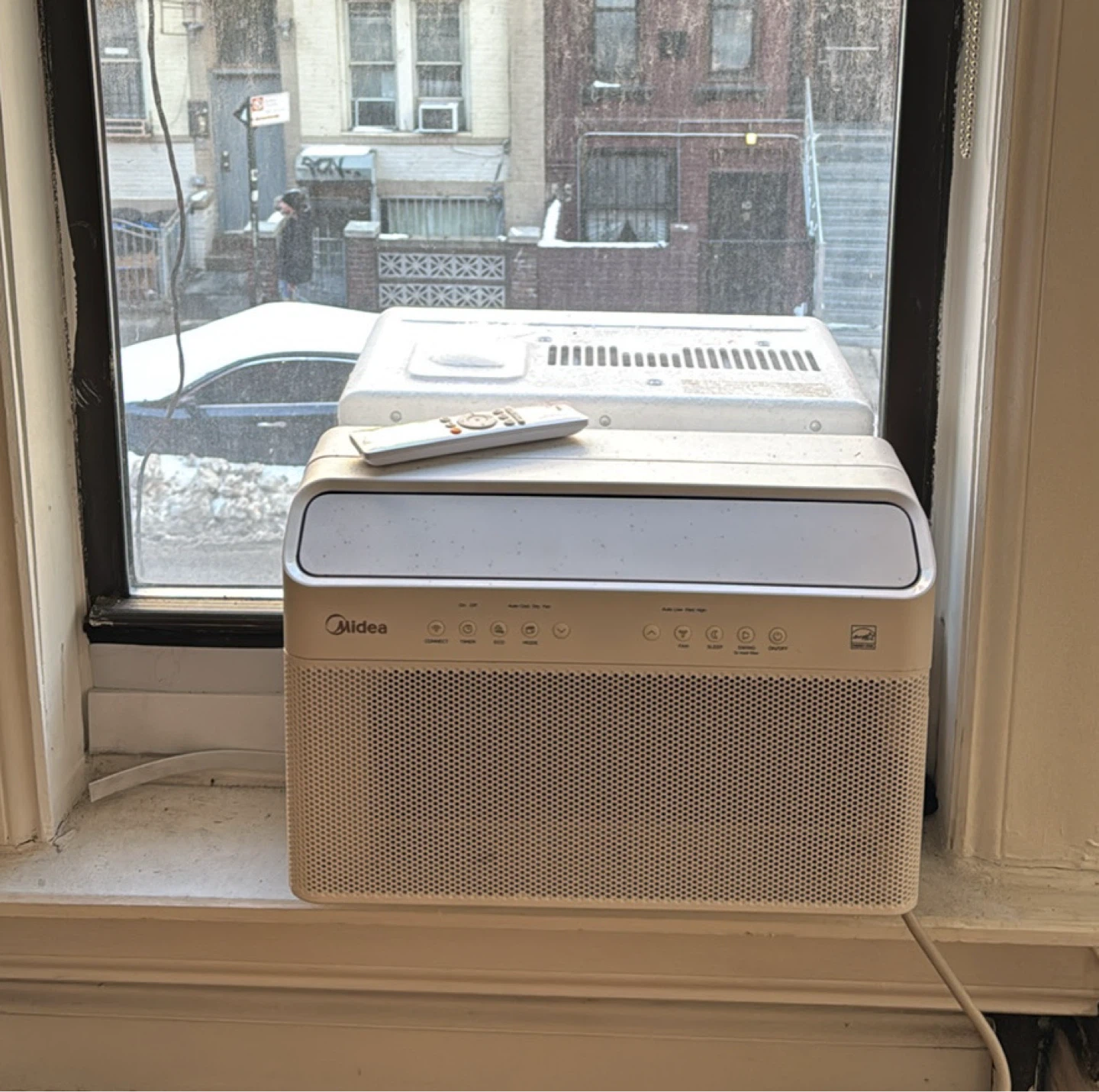 Midea Window Air Conditioner with Level and Drain Plug Kit