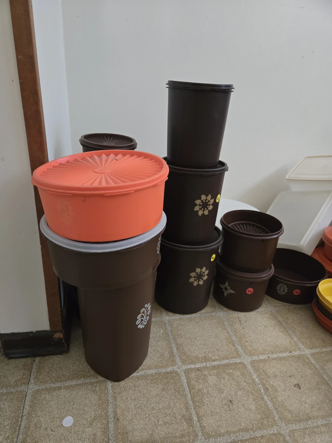 Vintage tupperware Storage Containers and Tumblers - photo 3