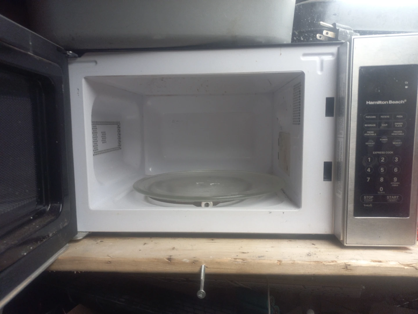 Hamilton Beach Microwave Oven - photo 2