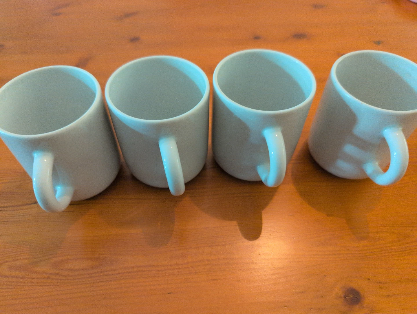 Set of 4 white ceramic mugs