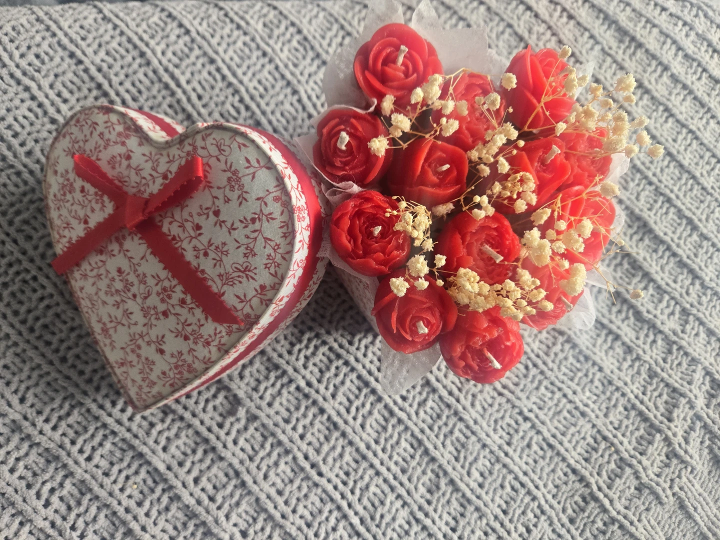 Red Rose Scented Candles Bouquet with Heart Gift Box - photo 3