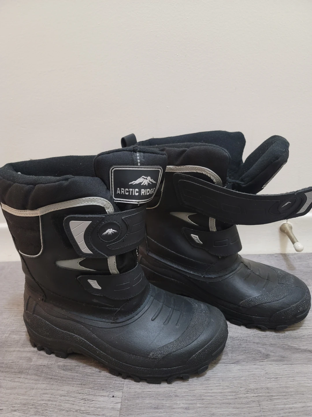 Arctic Ridge Black Winter Boots - Size 9