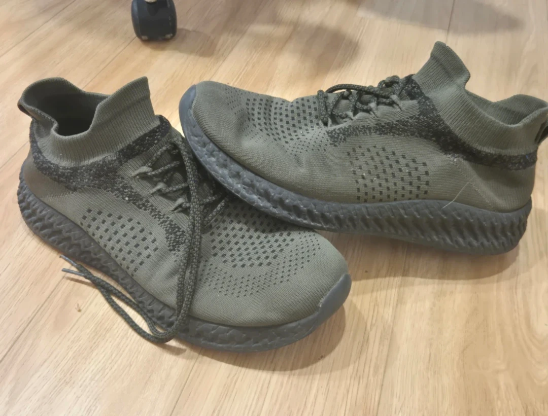 Olive Green Knit Sneakers (Approx. Men’s 9–10) - photo 4