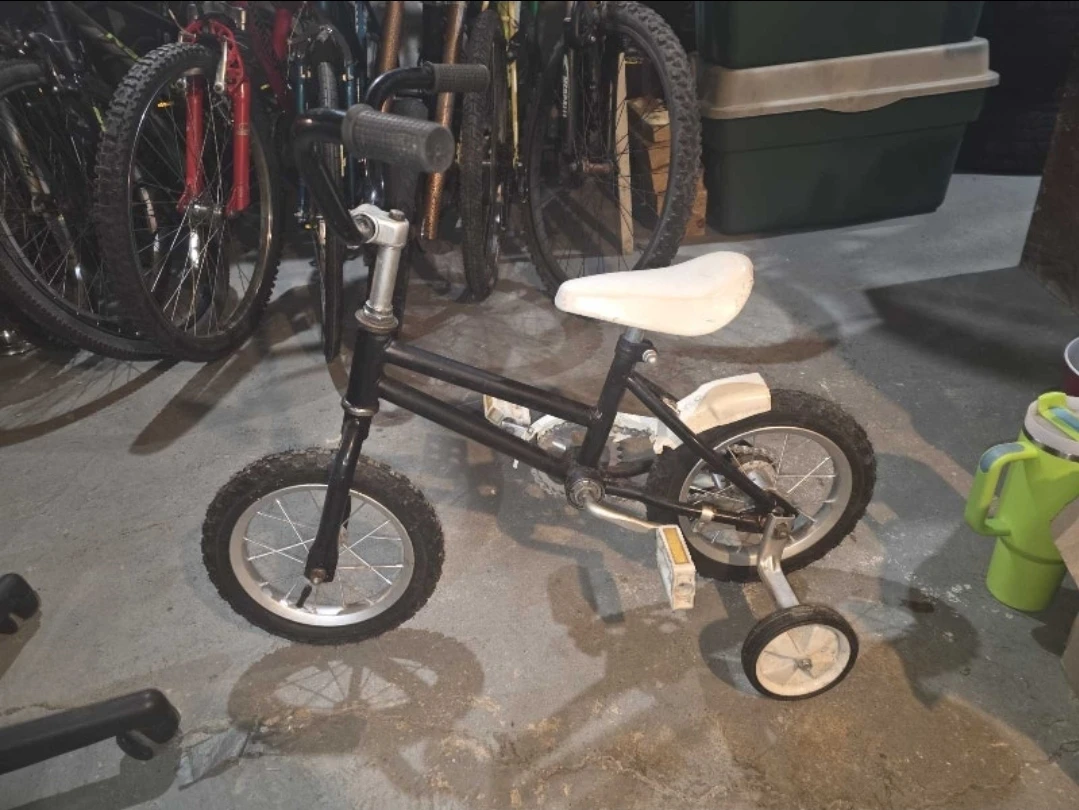 Kids' Bike with Training Wheels - photo 2