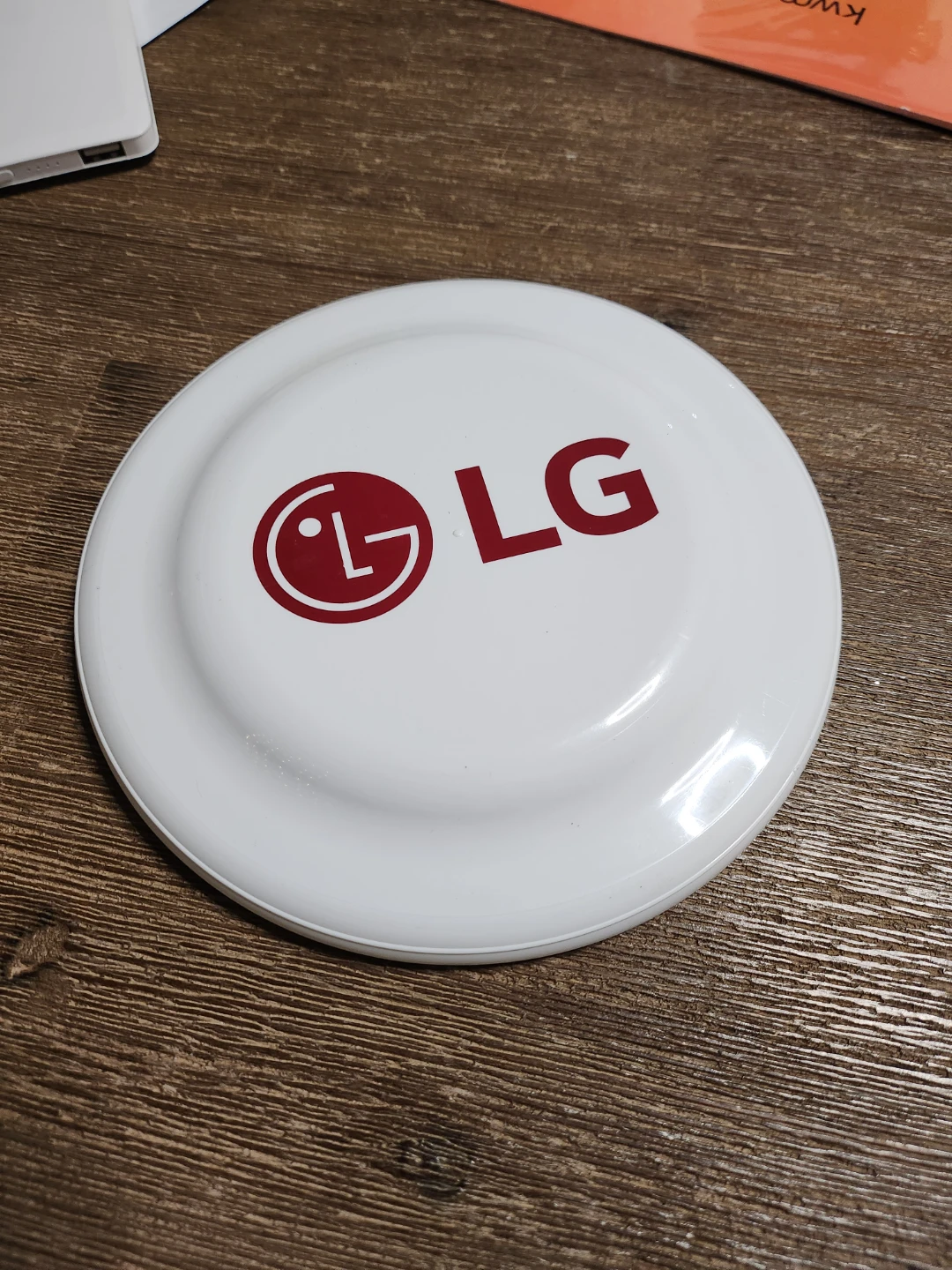 LG Frisbee