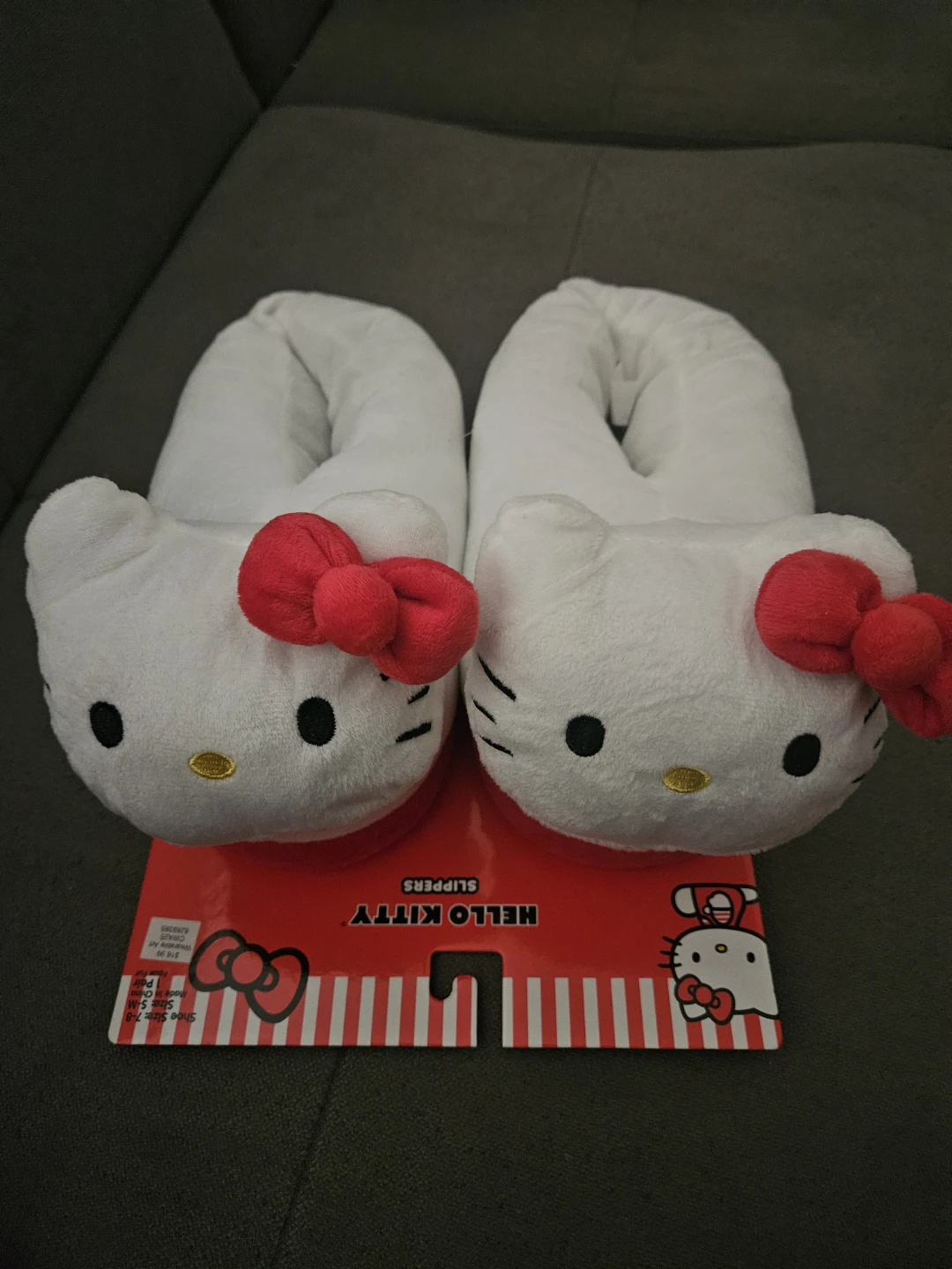 Hello Kitty Slippers Size 7-8 (New)