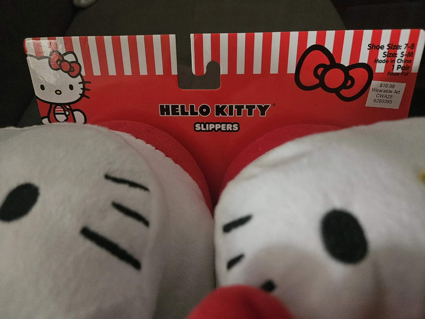 Hello Kitty Slippers Size 7-8 (New) - photo 3