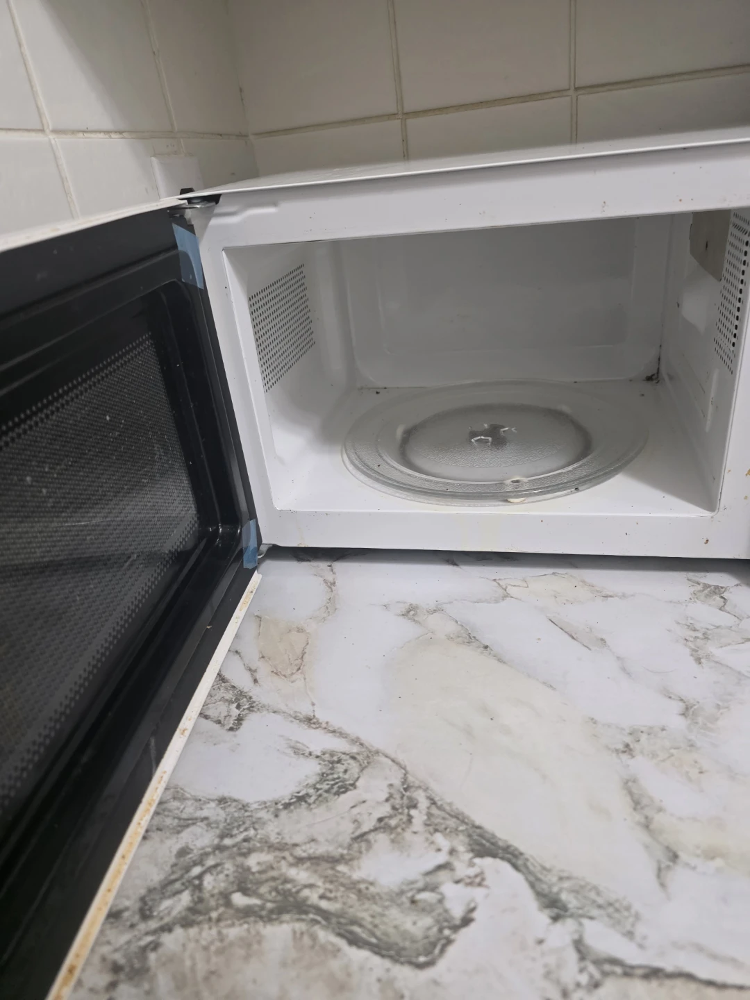 White Countertop Microwave - photo 2