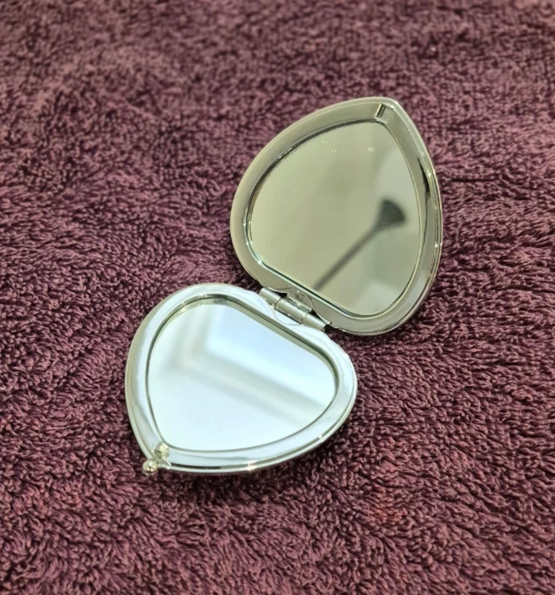 Heart Makeup Compact Mirror - photo 2
