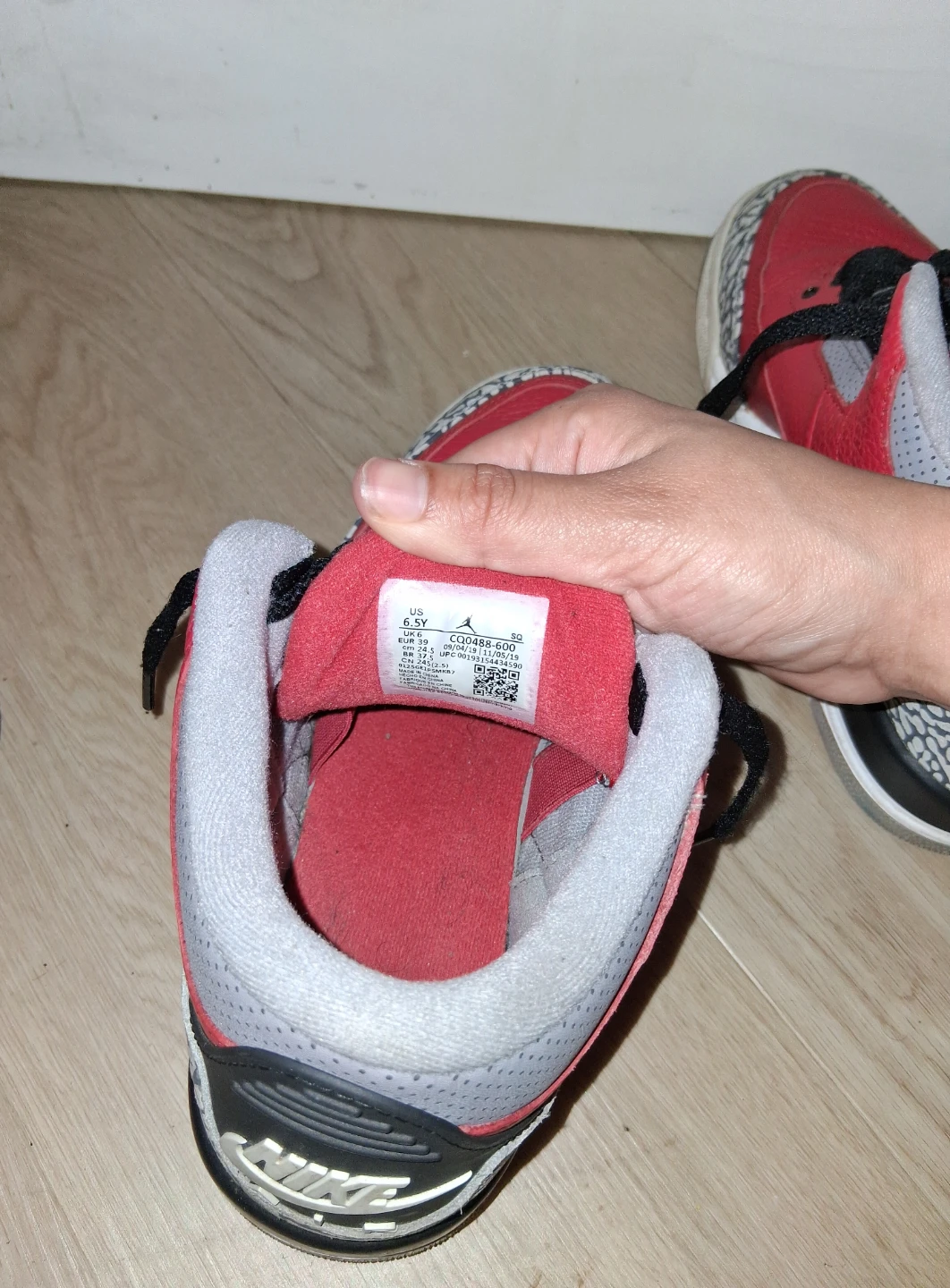 Nike Air Jordan 3 Retro Fire Red Size 6.5Y - photo 4