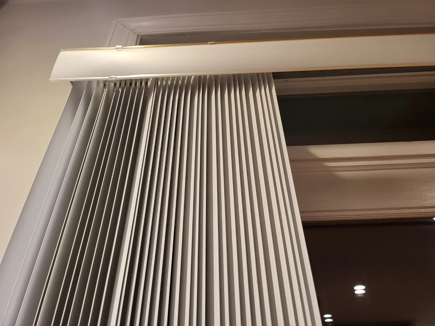 Levolor White Cordless Vertical Blinds (2 full sets) - photo 5