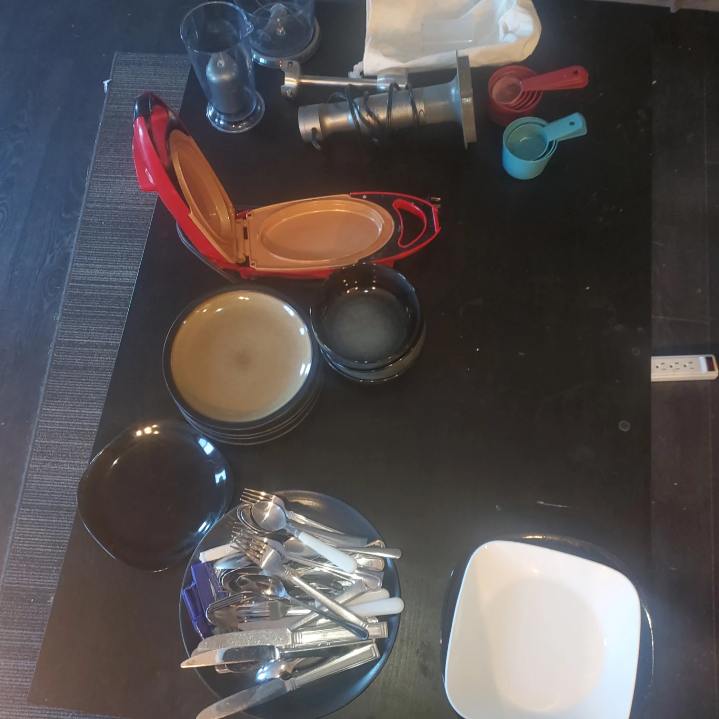 Kitchenware and Appliances Lot