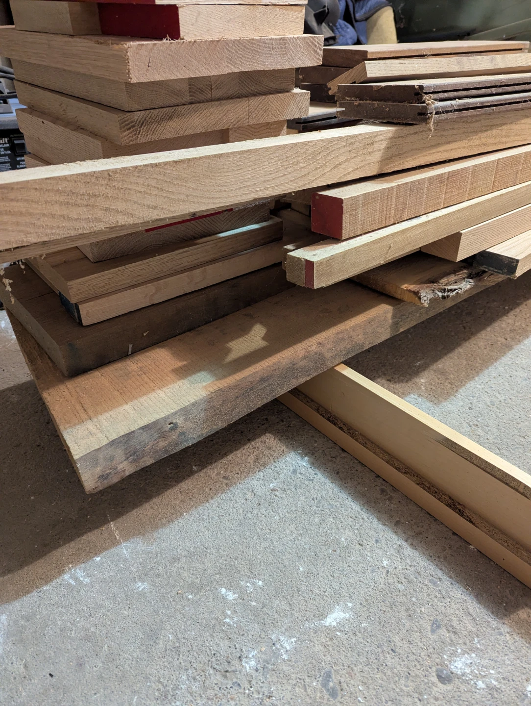 Mixed Hardwood Lumber Pieces