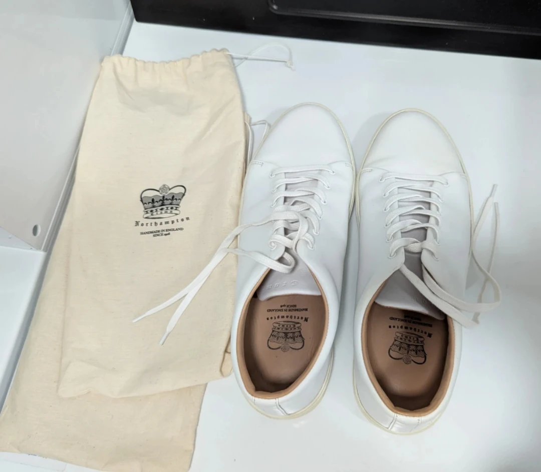 ✨LIKE NEW✨ Crown Northampton White Sneakers - Size 11.5