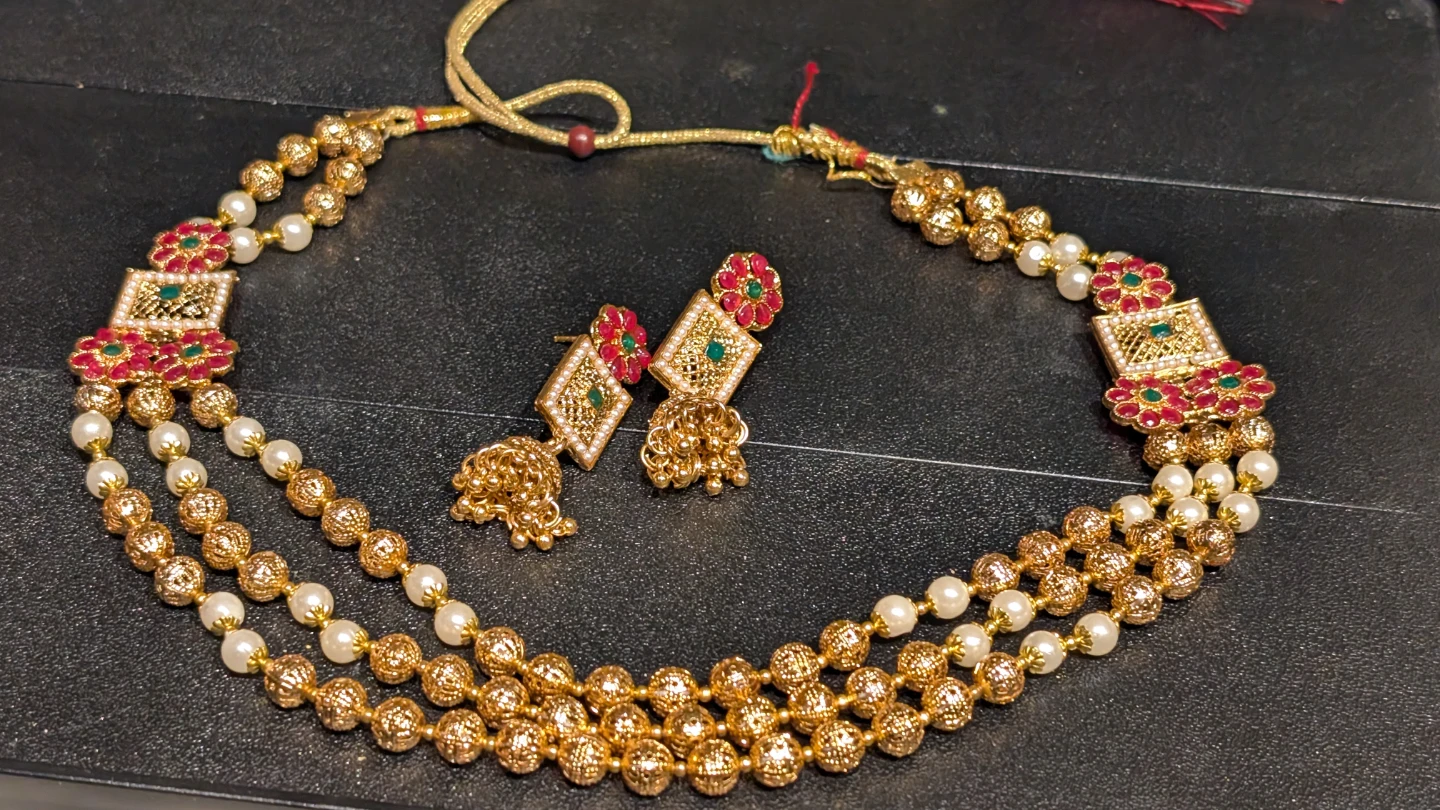 Gold Tone Necklace and Earring Set with Pearls - photo 3