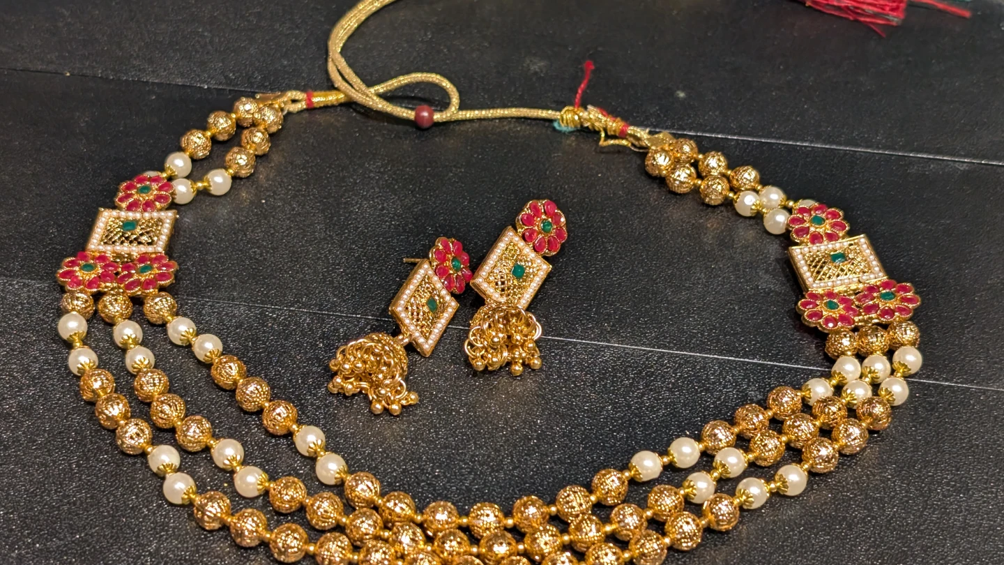 Gold Tone Necklace and Earring Set with Pearls - photo 4