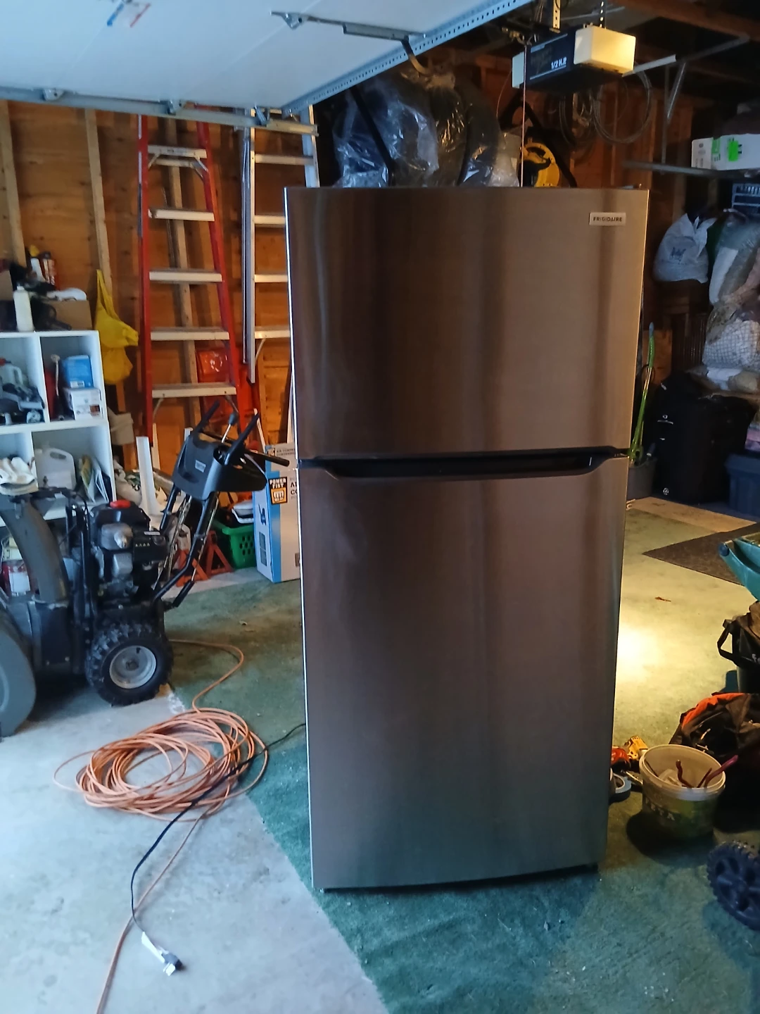 Frigidaire Top Freezer Refrigerator - photo 3