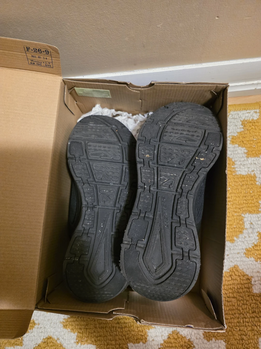 Woman Black Skechers shoes - photo 2