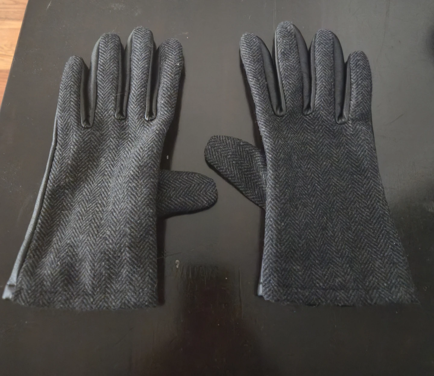 Banana Republic Mixed Media Leather Gloves (Size S/M) - photo 2