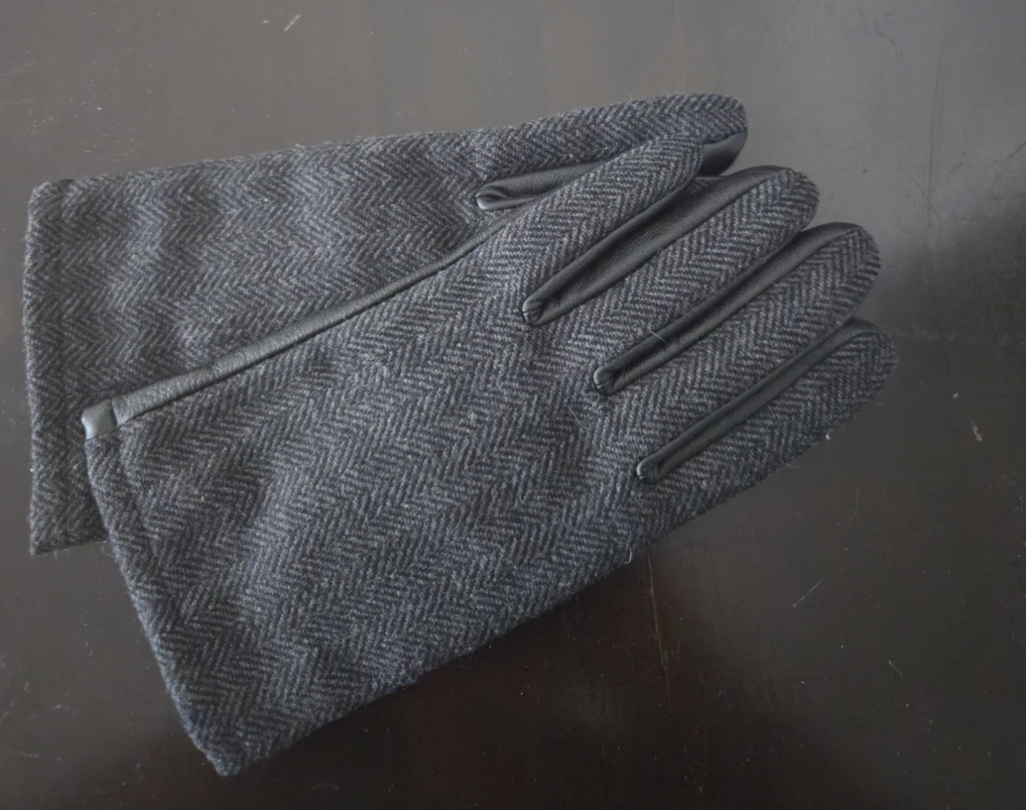 Banana Republic Mixed Media Leather Gloves (Size S/M) - photo 4