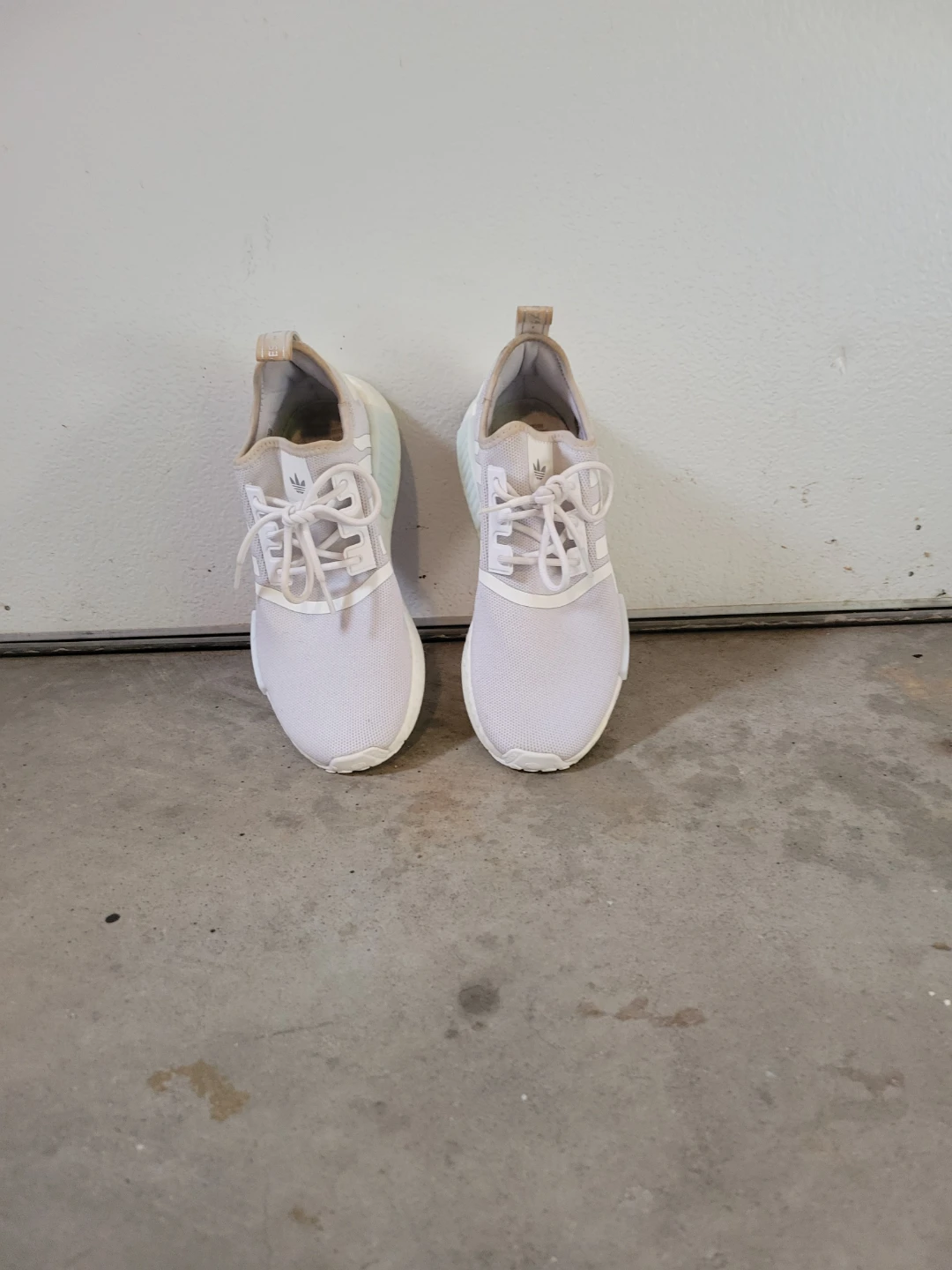 Adidas NMD R1 All White - US 9 - photo 2