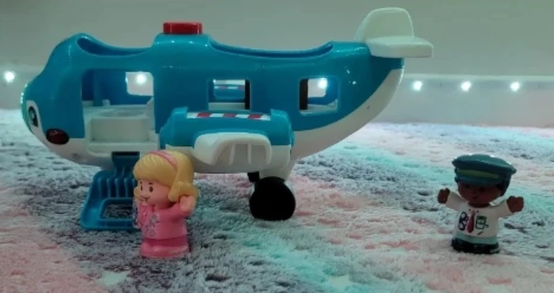 Fisher-Price Little People Friendly Airplane - photo 2