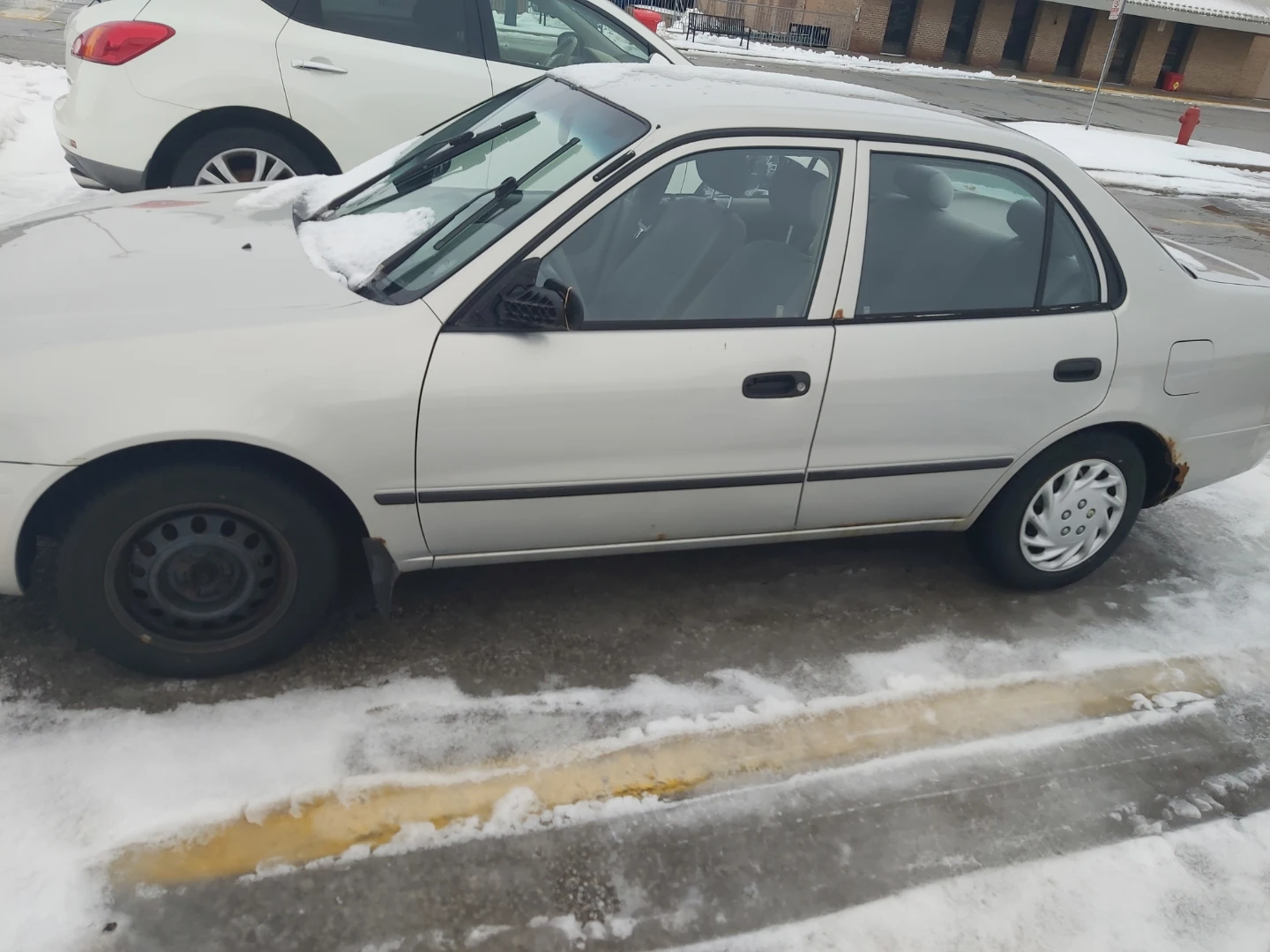Toyota Corolla - Silver Sedan