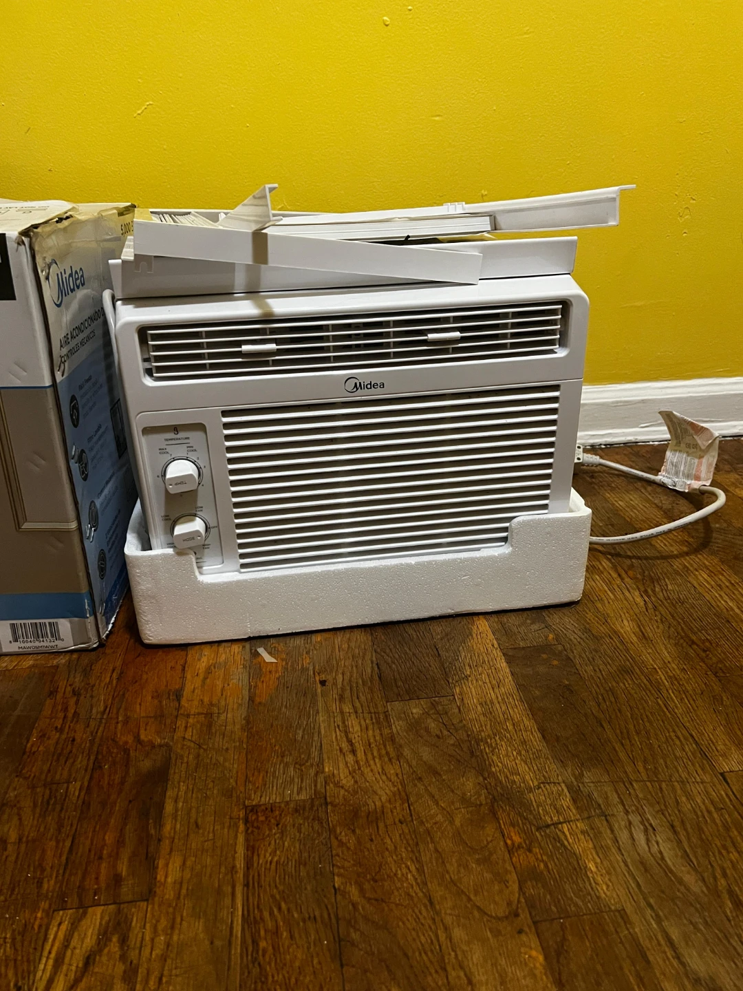 Midea 5,000 BTU Room Air Conditioner - NEW - photo 4