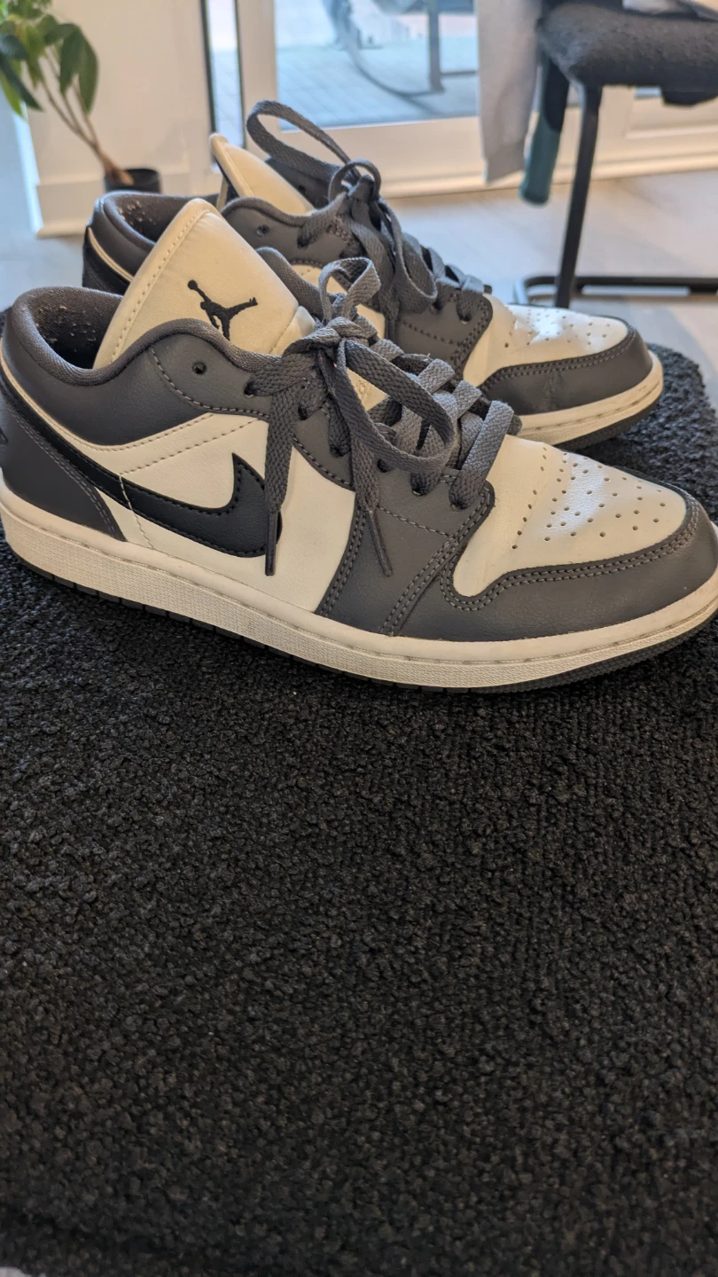 Air Jordan 1 Low Grey Women's US 7.5