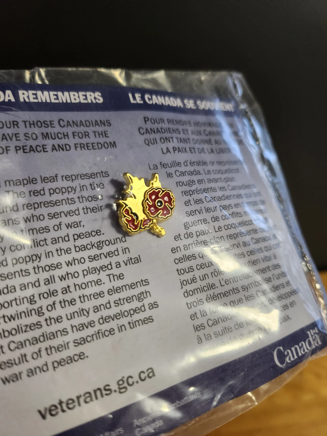 Canada Remembers Lapel Poppy Pin - photo 5
